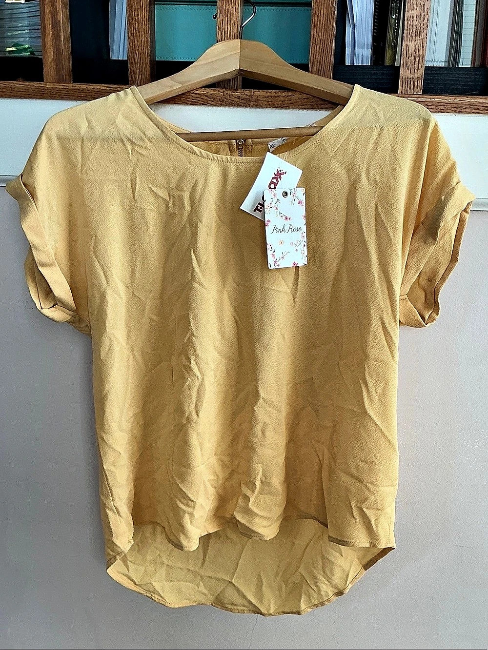 Pink Rose Short Sleeve Blouse in Yellow Size Medium NWT